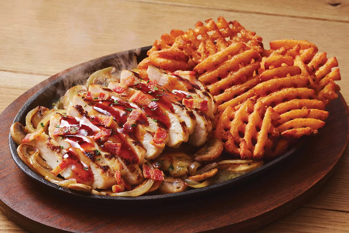 Applebee's Hot Honey Glazed Chicken and Bacon Skillet